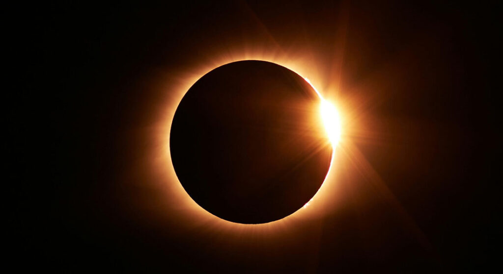 La gran cita con el cosmos: Cómo vivir y entender el eclipse solar total del 12 de agosto de 2026